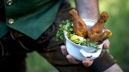 Das Backhendl, eine steirische Spezialität | © STG | Tom Lamm