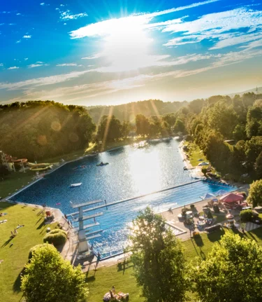 Freibad Fürstenfeld, Sommer, Wasser, Naturfreibad | © Tourismusverband Thermen- Vulkanland,  Jean Van Luelik Photographer