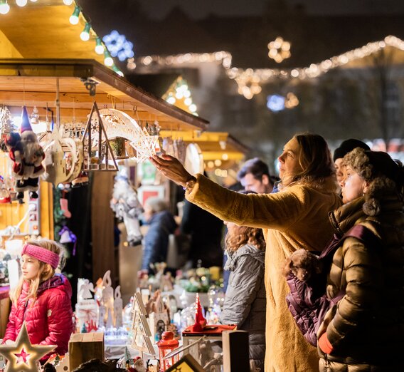 Arts and crafts at the Fürstenfeld Christmas market | © Stadtmarketing Fürstenfeld | BROBOTERS