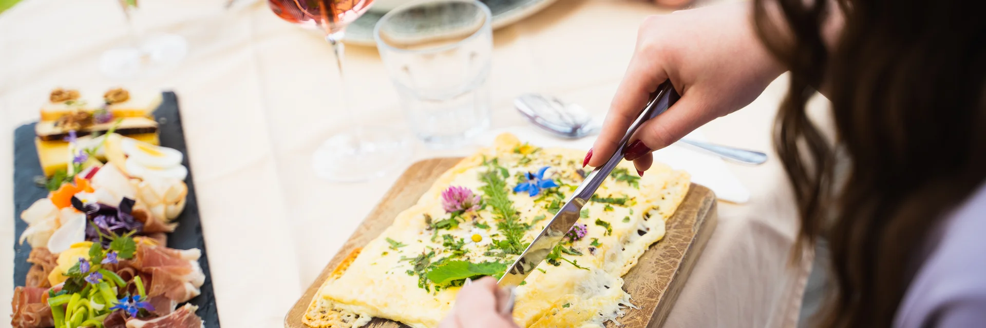 Mittagessen im Kellerstüberl | © Thermen- & Vulkanland | Fabian Trummer Mittagessen im Kellerstüberl | © Thermen- & Vulkanland | Fabian Trummer