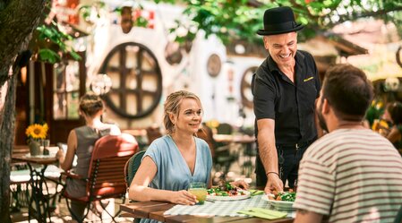 Culinary delights and rarities at the Bulldog Wirt in Straden | © Thermen- & Vulkanland | Robert Maybach