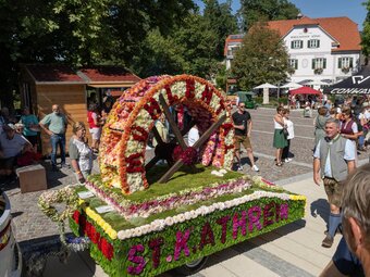 Flower wagon of the municipality of St. Kathrein am Offenegg