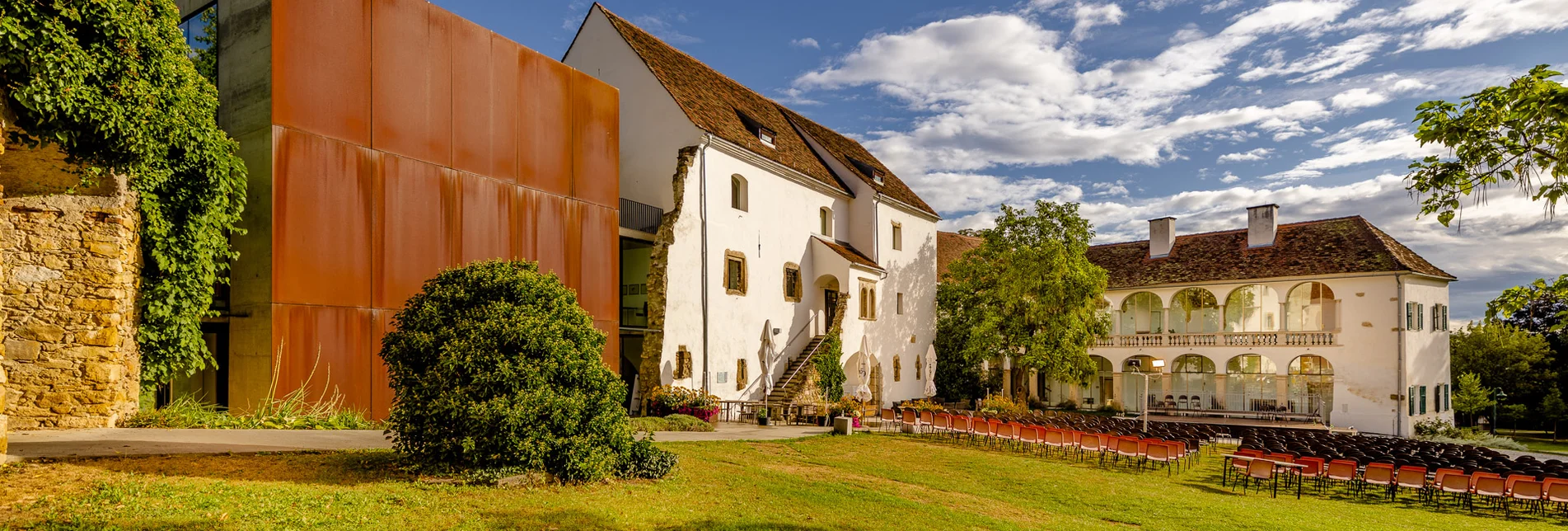 Hartberg Castle in summer with stage | © TV Oststeiermark | Wolfgang Spekner