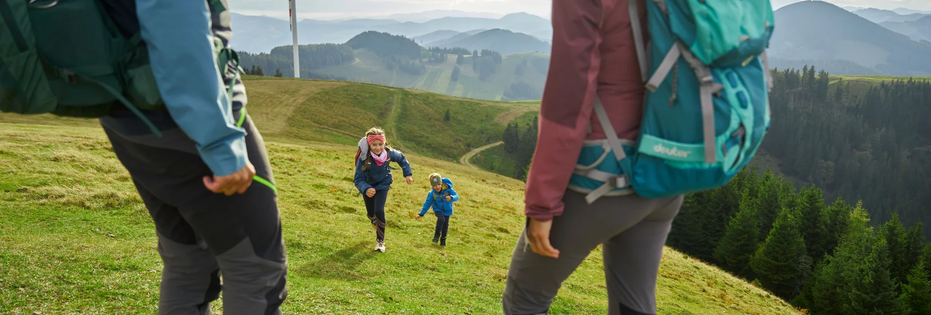 Hiking with the family in the Almenland | ©  Oststeiermark Tourismus | Markus Lang-Bichl
