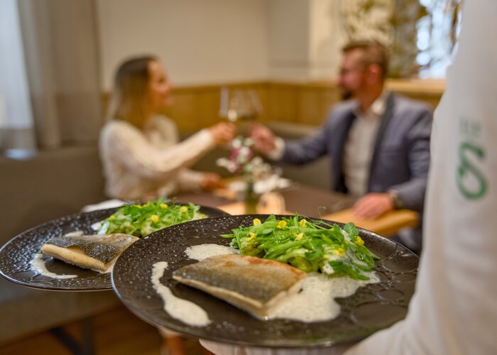 Serving fish in Almenland in Eastern Styria | ©  Oststeiermark Tourismus | Motion Manager