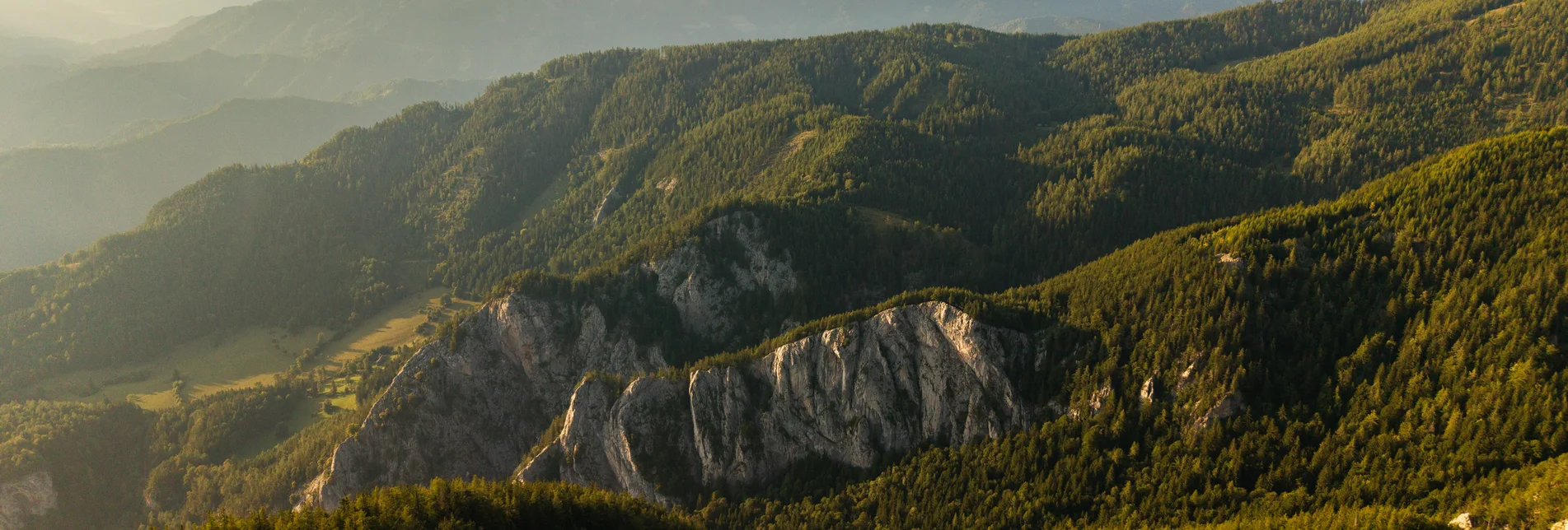 Rote Wand im Almenland | ©
Oststeiermark Tourismus | Lucas Vollmann & Noah Ulrich Rote Wand im Almenland | ©
Oststeiermark Tourismus | Lucas Vollmann & Noah Ulrich