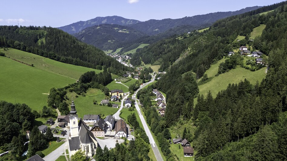 Luftaufnahme von St Erhard in Breitenau am Hochlantsch