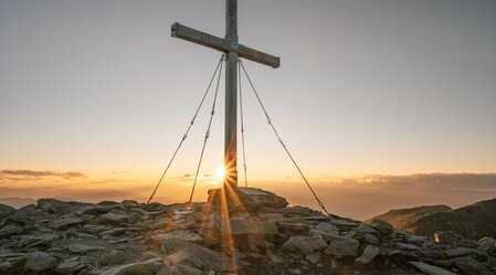 Gipfelkreuz Zirbitzkogel Sonnenuntergang | © TV Murau |  René Hochegger