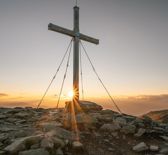 Gipfelkreuz Zirbitzkogel Sonnenuntergang | © TV Murau |  René Hochegger