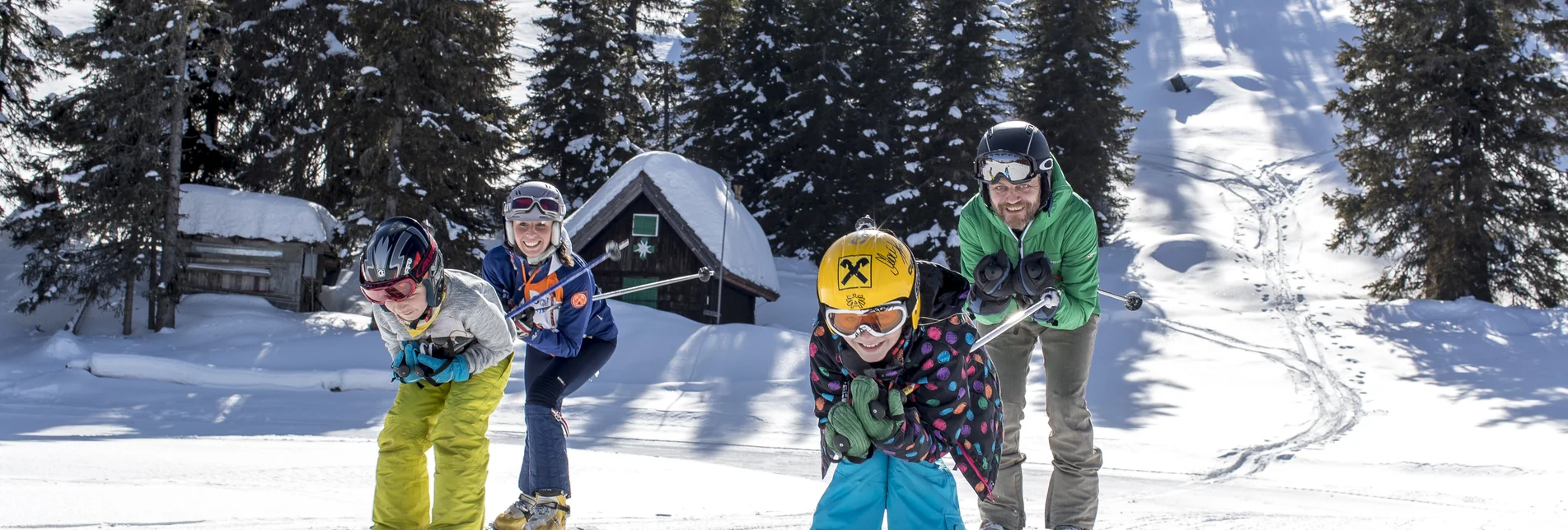 Familie beim Skifahren | © Holzwelt Murau | Tom Lamm