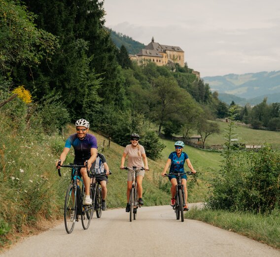 Cycling along the Mur cycle path  | © Graz Region | studio draussen