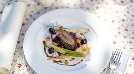 Rosa gebratenes Rinderfilet | © TVB Südsteiermark | Tom Lamm