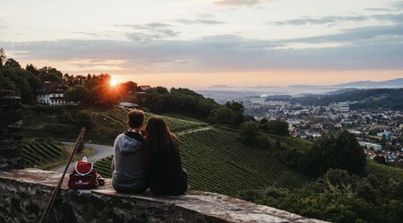Wanderung mit Ausblick von der Burg Deutschlandsberg | © TV Südsteiermark | Achromatic Photography