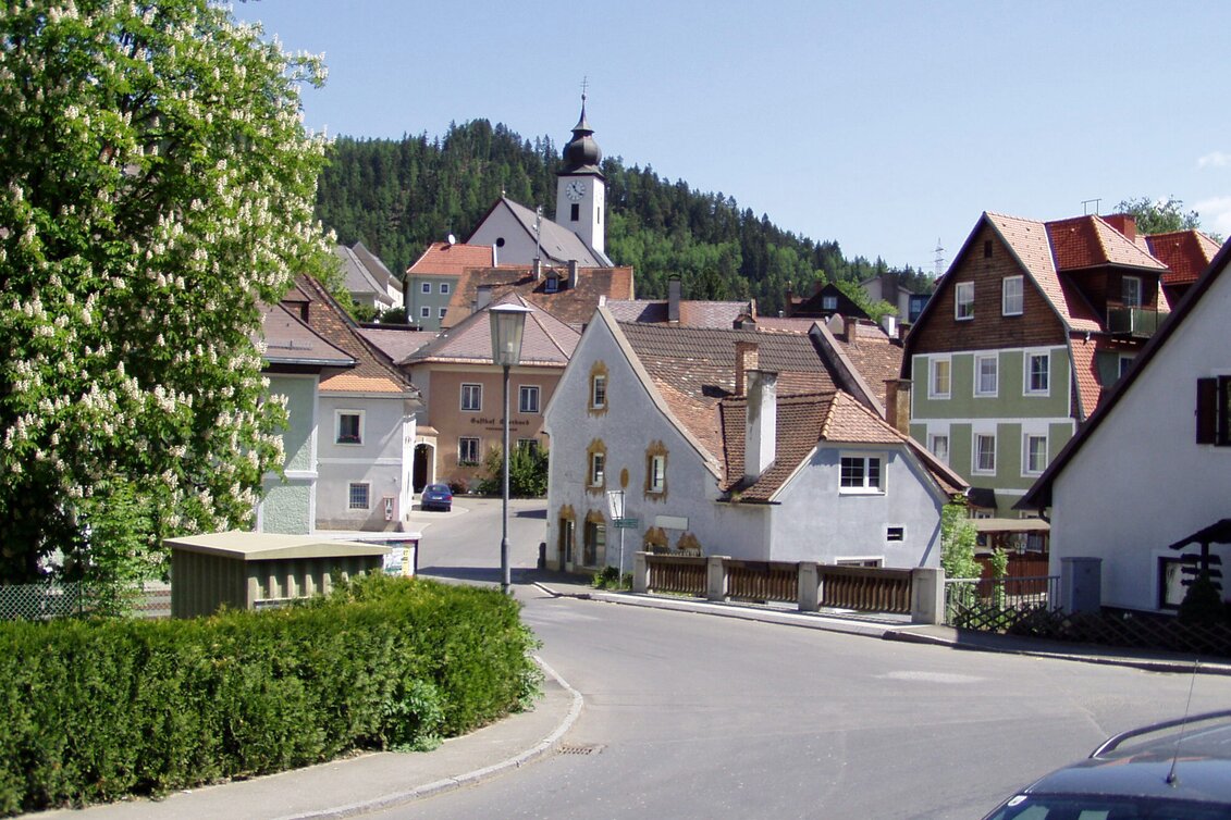 St. Michaels Ortskern mit Straßen und Häusern bei schönem Wetter