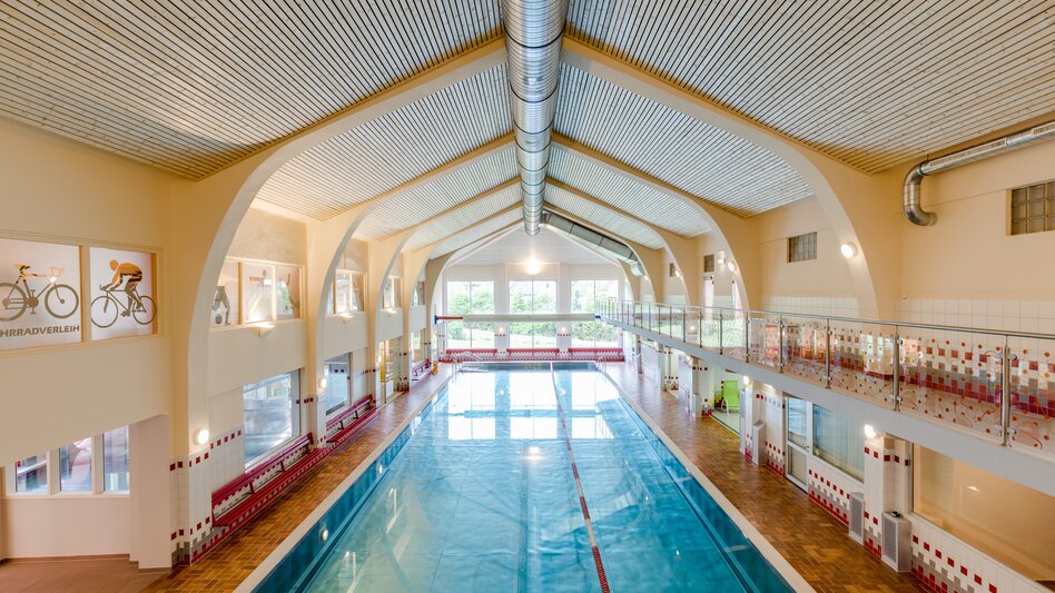 Das Hallenbad im JUFA Hotel Veitsch