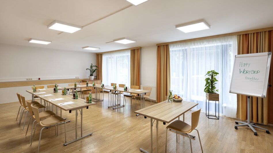Der Workshopraum "Ahorn" im JUFA Hotel im Weitental