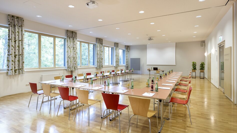 Der Seminarraum "Lärche" im JUFA Hotel im Weitental