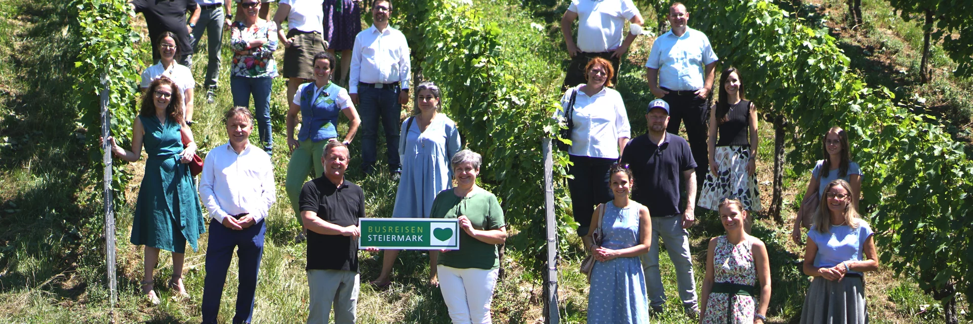Gruppenfoto im Weingarten | © Busreisen Steiermark | Gabriele Grandl | © Busreisen Steiermark