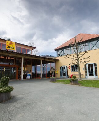 Hotelansicht vom JUFA Hotel Deutschlandsberg Sport-Resort | © JUFA | Schiefer
