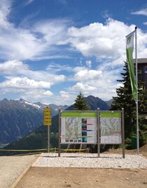 Hiking trail head on Hochwurzen summit | © Tourismusverband Schladming | Gerhard Pilz | © Tourismusverband Schladming