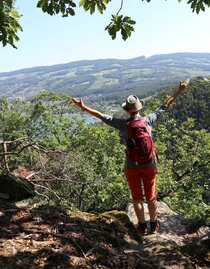 Vulture wall with view of Stubenbergsee, eastern Styria | © Oststeiermark Tourismus |  (c) WEGES | © Oststeiermark Tourismus