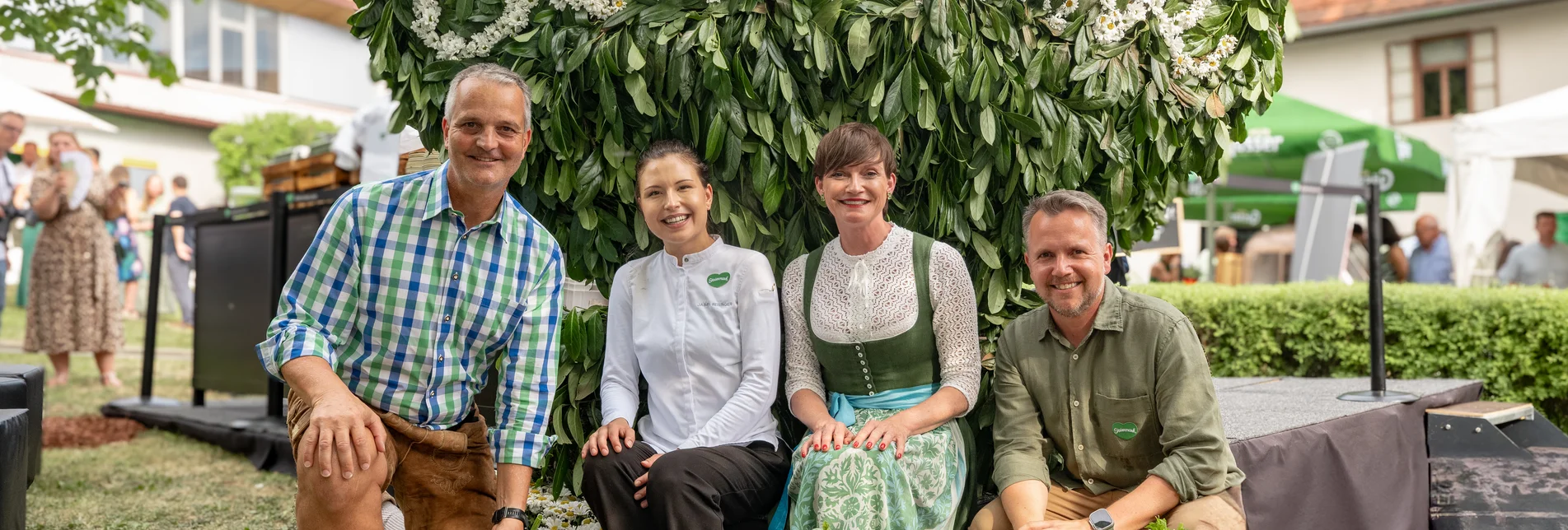 Das Grüne Herz „eröffnet“ kulinarisch den Sommer (von rechts): STG-Geschäftsführer Michael Feiertag, Astrid Steharnig-Staudinger (GF Österreich Werbung), Jamie Reisinger (Pâtissiere), Gernot Deutsch (ÖHV Steiermark) bei der Grünen Nacht der STG. Das Grüne Herz „eröffnet“ kulinarisch den Sommer (von rechts): STG-Geschäftsführer Michael Feiertag, Astrid Steharnig-Staudinger (GF Österreich Werbung), Jamie Reisinger (Pâtissiere), Gernot Deutsch (ÖHV Steiermark) bei der Grünen Nacht der STG.