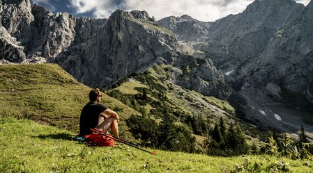 Wanderpause am Fuße des Dachstein | © STG | photo-austria.at