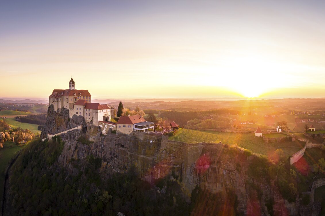 Riegersburg bei Sonnenaufgang | © STG | photo-austria.at