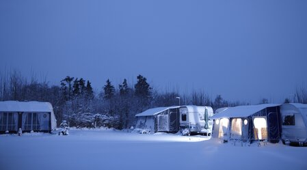 Camping in winter | © Adobe Stock