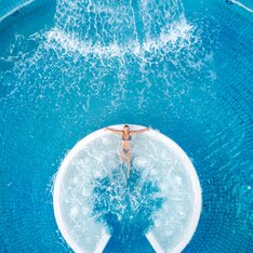Relaxation in a thermal spa
