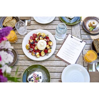 Burrata salad viola im garten | © Ausseerland Salzkammergut | Supersusi.com