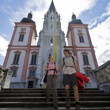 Vor der Basilika Mariazell | © Steiermark Tourismus | Leo Himsl