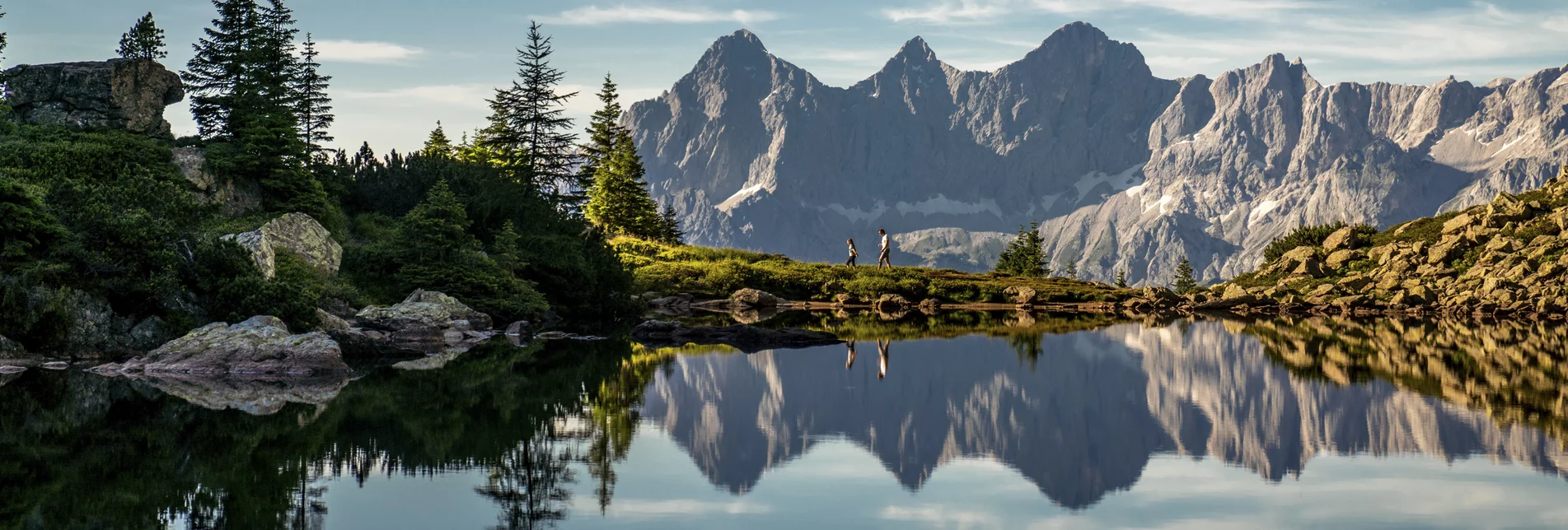 On the Reiteralm at the Spiegelsee with view of Dachstein | © Steiermark Tourismus | photo-austria.at