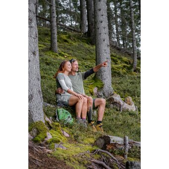 Forest hiking with a view | © STG | Elena Egger