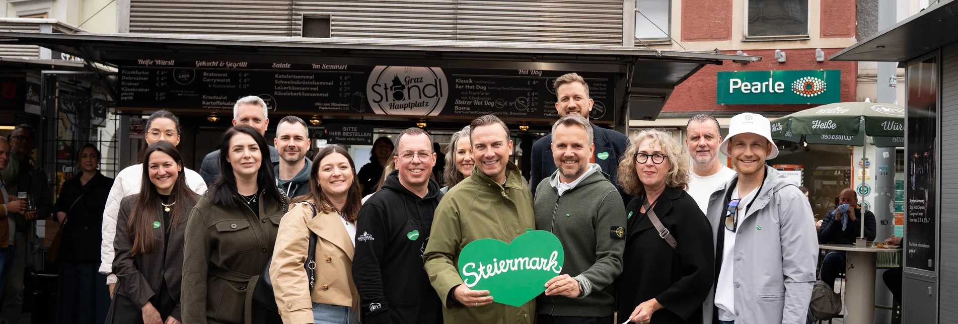 Sterne- und TV-Koch Tim Raue, STG-Geschäftsführer Michael Feiertag und Standl 5-Chef August Krivec mit deutschen Influencern und Journalisten in Graz Sterne- und TV-Koch Tim Raue, STG-Geschäftsführer Michael Feiertag und Standl 5-Chef August Krivec mit deutschen Influencern und Journalisten in Graz