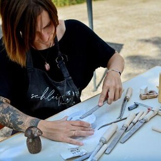 Soapstone carving (c) Slow Trips / Christian S