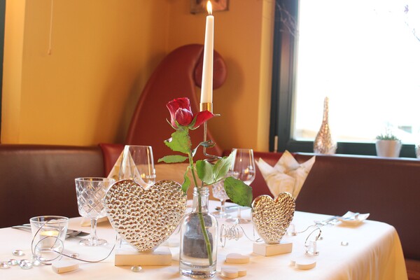 Romantic table setting | © Malerwinkl