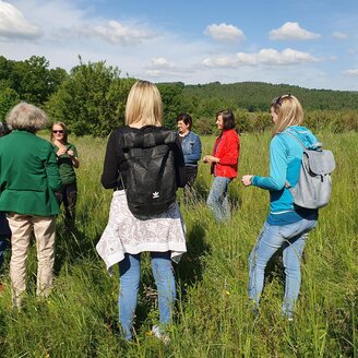 Group on a herb walk | © Oststeiermark Tourismus