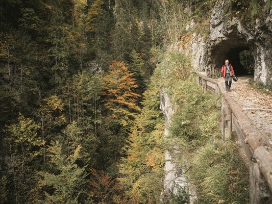 Wandern entlang des GeoPfades | © Stefan Leitner