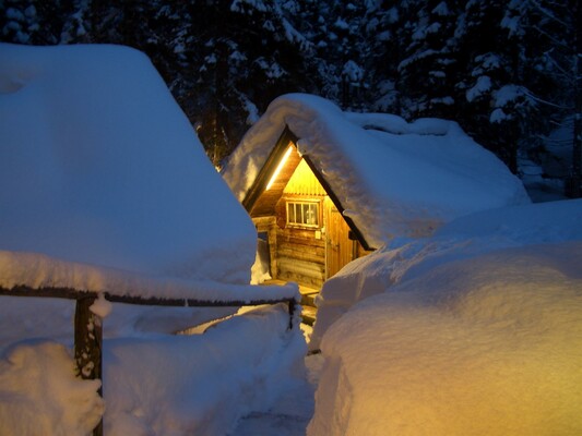 Winteridylle Waldsauna