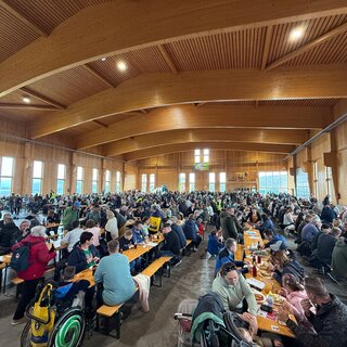 Festive hall filled with people_Eastern Styria | © SOMA