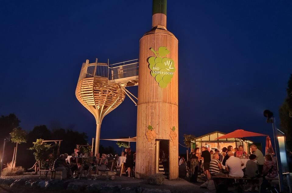 Beleuchtete Weinflasche beim Stehachterln | © Gemeinde Bad Loipersdorf