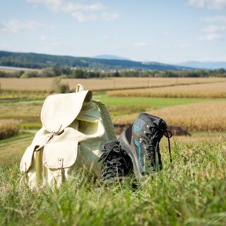 Hiking in the thermal spa community of Bad Blumau | © Kurkommission Bad Blumau