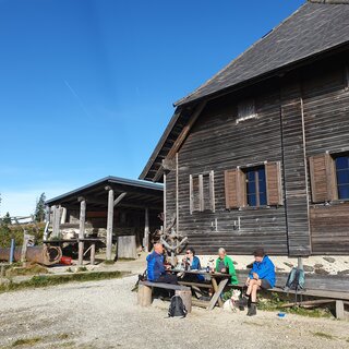 Wanderer auf der Vorauer Schwaig | © Oststeiermark Tourismus