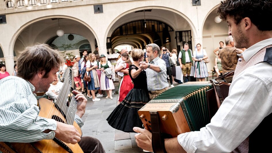 Volksmusik und Tanz beim Aufsteirern in Graz | © Ivents Kulturagentur-Ulrike Rauch
