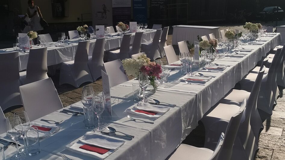 Wunderbare Tafel am Rathausplatz | © CDM incoming - Fotostudio Augenblick