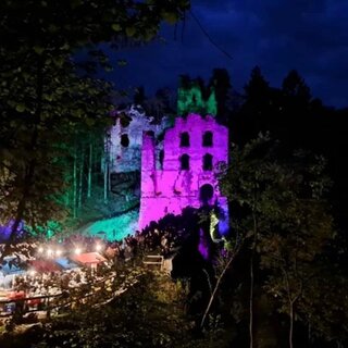 Burgruine Waxenegg_bei Nacht_Oststeiermark | © Erich Brandl