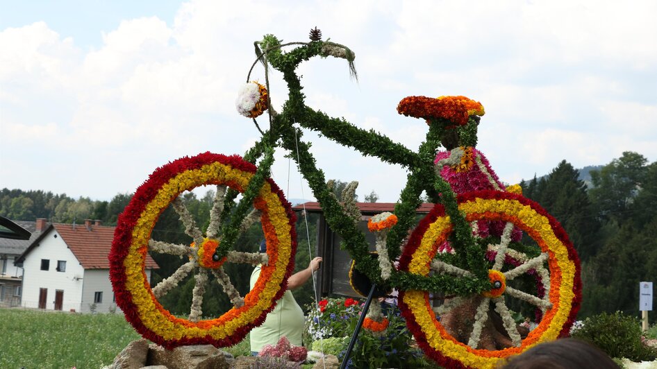 Fahrrad beim Blumenkorso_Oststeiermark | © Oststeiermark Tourismus