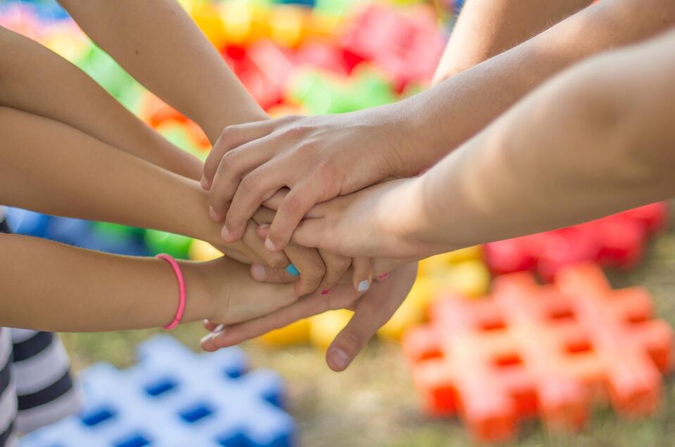 strong together-c-Pixabay | © Pixabay