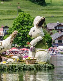 Daffodil festival, Altaussee, figures on the lake | © Herbert Sams | Herbert Sams | © Herbert Sams